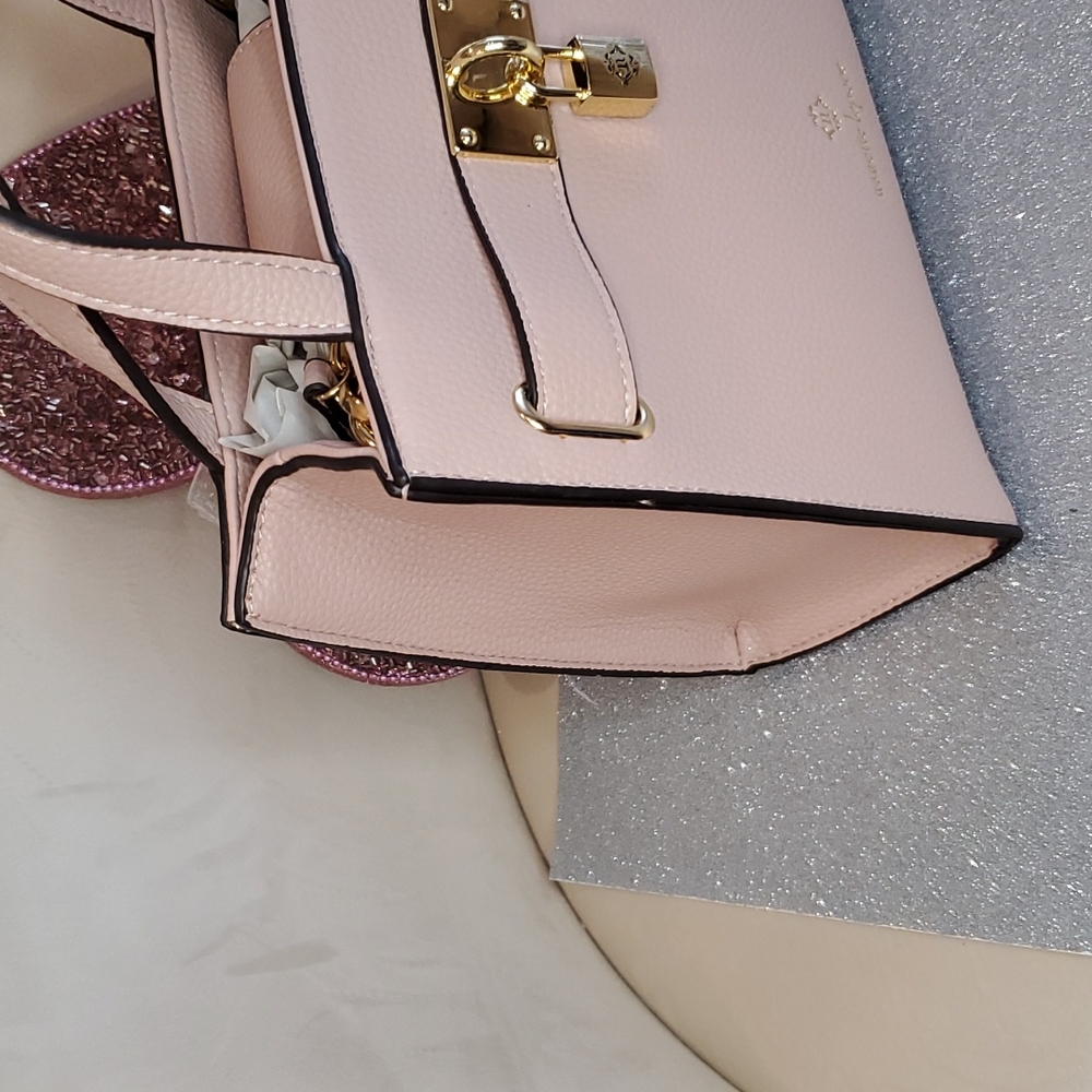 🎉HP🎉Nanette Lepore 💖NWT💖 Mini Light Pink Vegan Leather Crossbody Purse!💖💖 - Picture 5 of 12